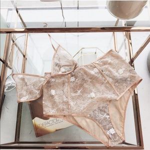 For love and lemons La Abbey Bra & Panty Set ❤️🍋